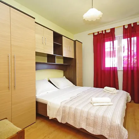 Orange House Three Bedroom With Sea View Apartment *