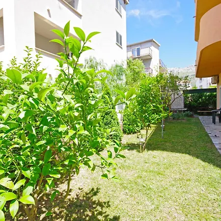 Orange House Three Bedroom With Sea View Podstrana