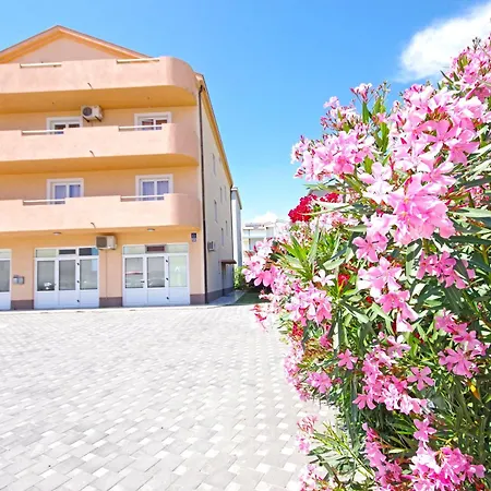 Orange House Three Bedroom With Sea View Apartment *
