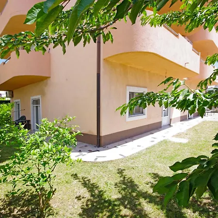 Orange House Three Bedroom With Sea View