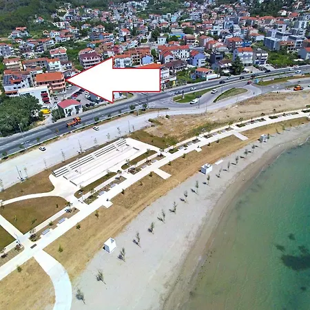 Orange House Three Bedroom With Sea View Apartment *
