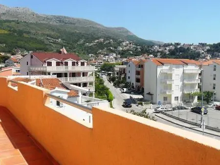 Orange House Three Bedroom With Sea View Apartment *
