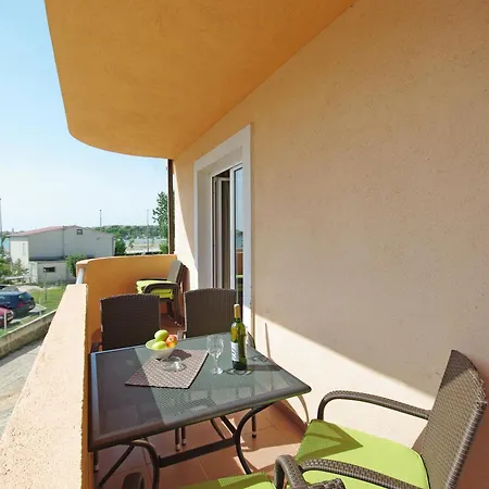 Apartment Orange House Three Bedroom With Sea View Podstrana