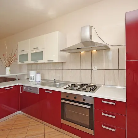 Orange House Three Bedroom With Sea View Apartment *