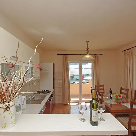 Orange House Three Bedroom With Sea View Appartement Podstrana