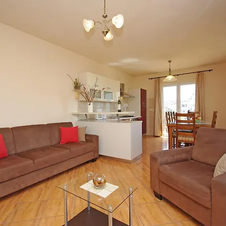 Orange House Three Bedroom With Sea View