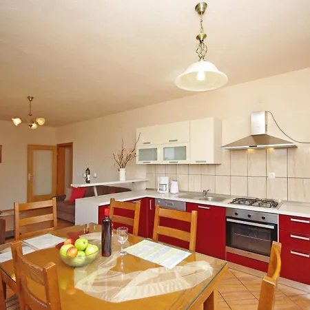 Orange House Three Bedroom With Sea View