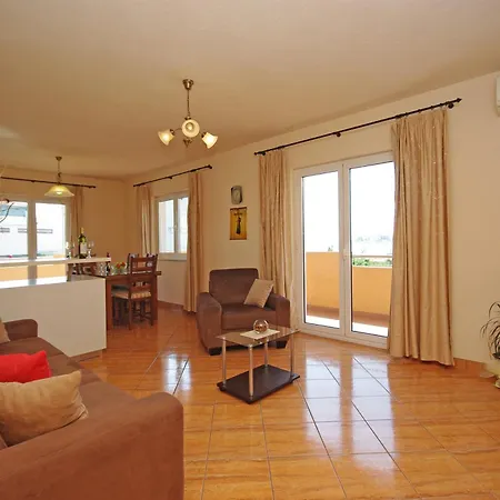 Orange House Three Bedroom With Sea View *
